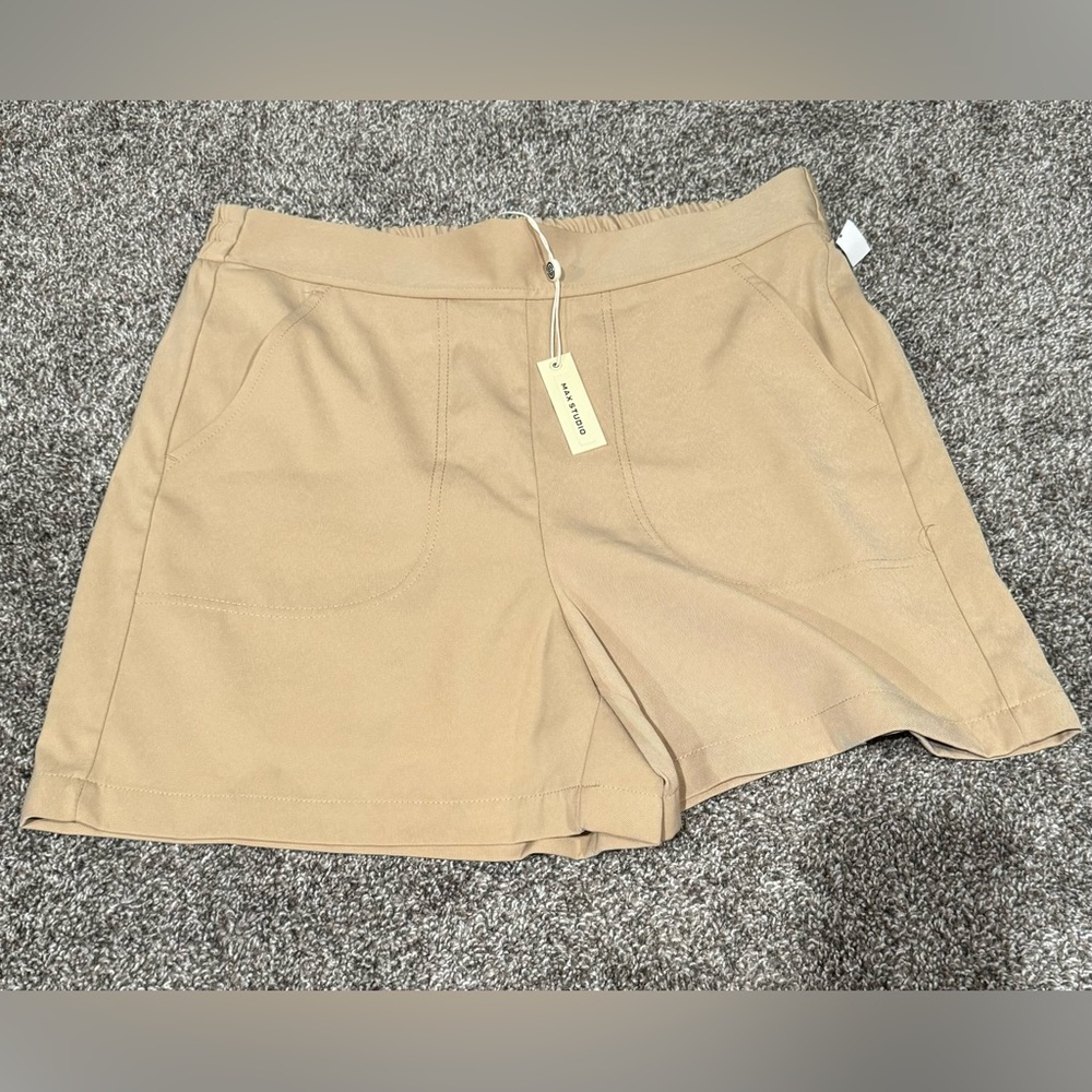 NWT Max Studio shorts Size Large - sand color